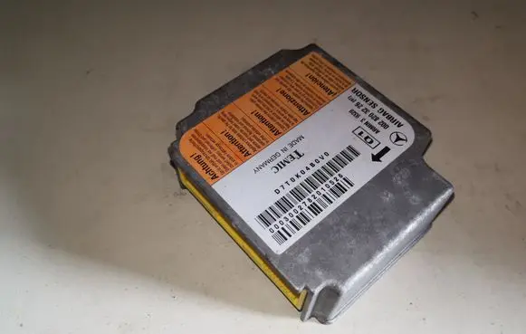 Mercedes-Benz E W210 Airbag control unit/module 0028203226