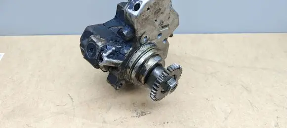 Mercedes-Benz E W211 Fuel injection high pressure pump A6420700201