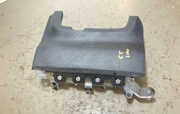 Lexus CT 200H Knee airbag 
