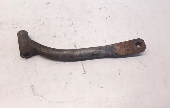 Engine mounting bracket