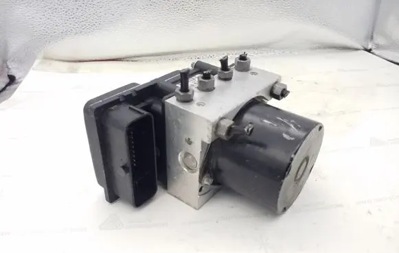 Skoda Fabia Mk2 (5J) ABS Pump 6R0614117D 0265231945 6R0907379C0002
