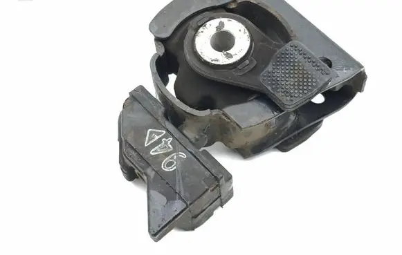 Toyota Prius (XW30) Engine mount bracket