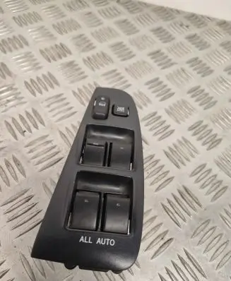 Toyota Avensis T250 Electric window control switch 8482005100