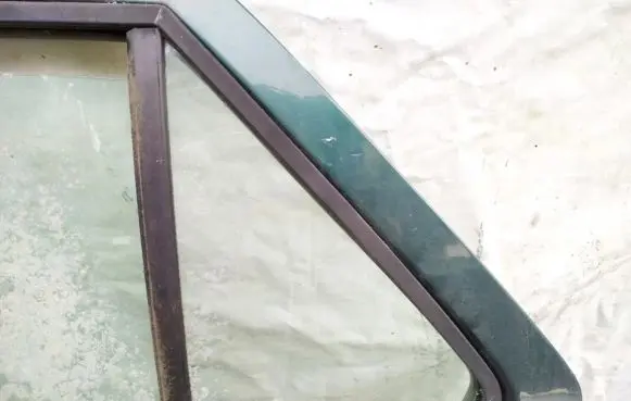 Rear vent window glass