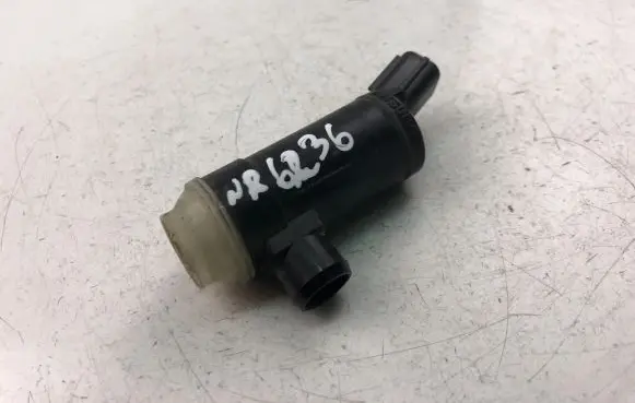 Subaru Outback Windscreen/windshield washer pump 711014