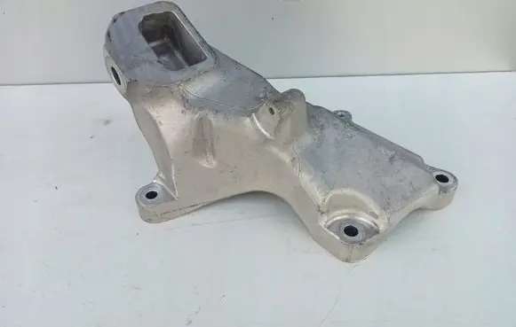 Mercedes-Benz C W204 Engine mounting bracket A1772230204