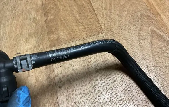 Volkswagen Touareg II Fuel line pipe 7P0130295L 059919565E