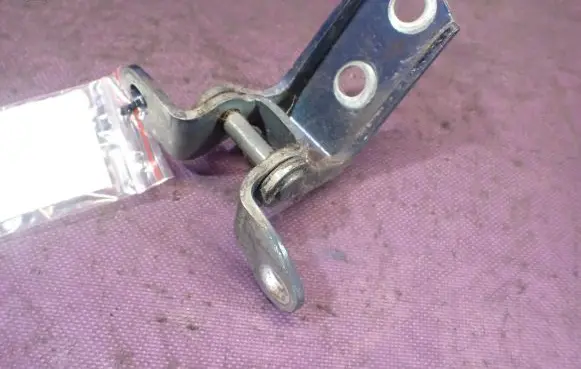 Toyota Corolla Verso E121 Front door lower hinge 