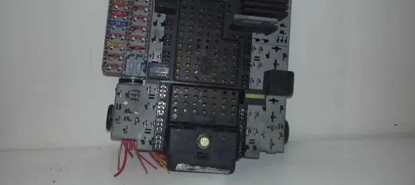 Volvo V70 Fuse box set 8688153 A242