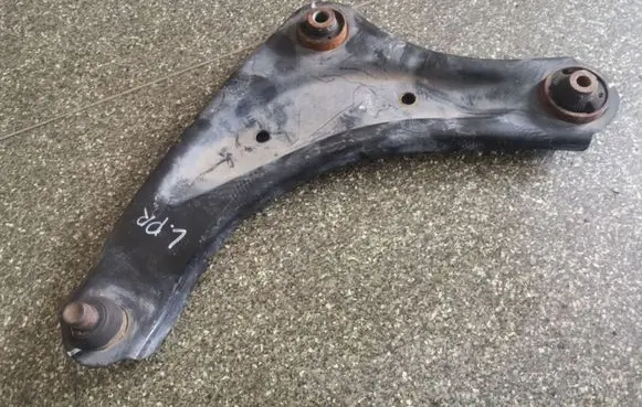 Nissan Leaf I (ZE0) Front lower control arm/wishbone