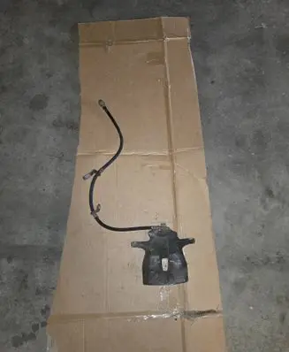 Toyota RAV 4 (XA40) Front brake caliper