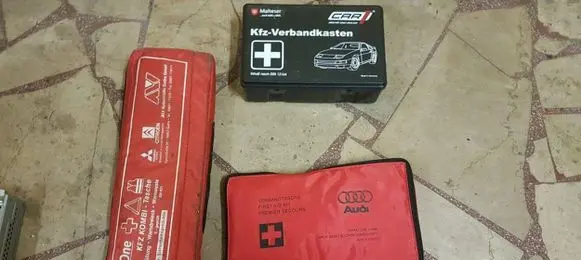 Audi A6 S6 C6 4F First aid kit brak