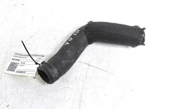 Toyota Avensis T270 Engine coolant pipe/hose 16572-0R050