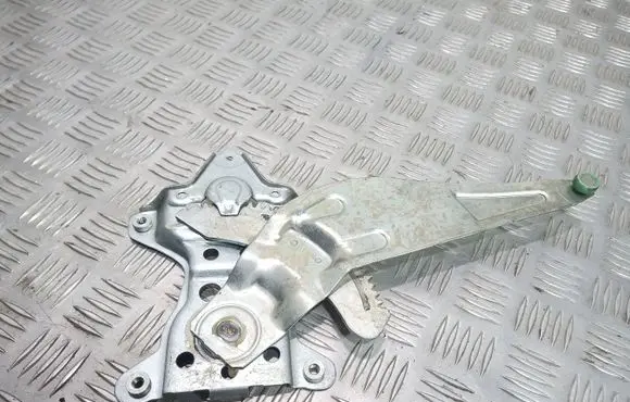 Suzuki SX4 Rear window lifting mechanism without motor