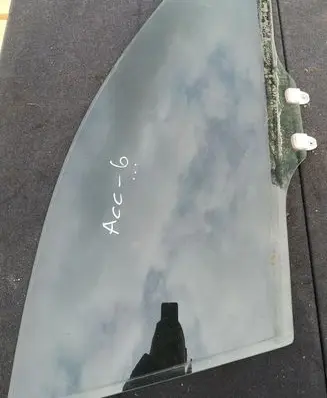 Honda Accord Front door window glass four-door