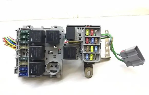Volvo V70 Fuse module 8690698