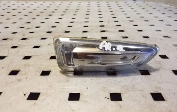 Opel Zafira C Front fender indicator light E1012724