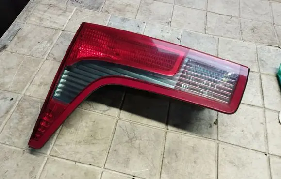 Tailgate rear/tail lights