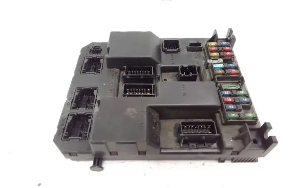 Peugeot 307 Fuse module 9651196980 9651197680
