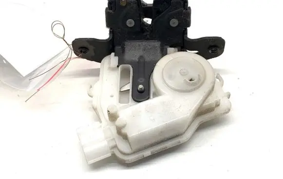Toyota Auris E180 Tailgate exterior lock 
