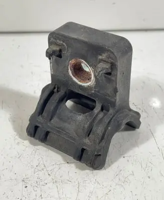 Opel Astra J Radiator mount bracket 13250318