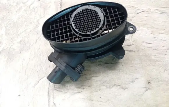 BMW 5 E39 Mass air flow meter 0928400468 7787076 77870760
