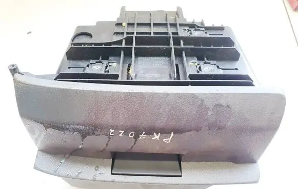Volkswagen Polo IV 9N3 Glove box zsb600882599