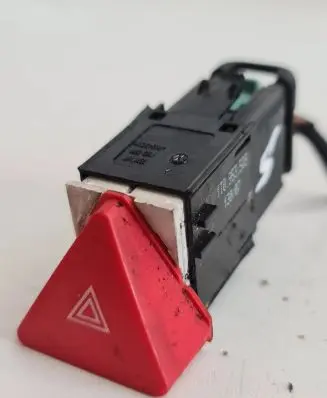 Volkswagen Touran I Hazard light switch 1T0953509 13G07
