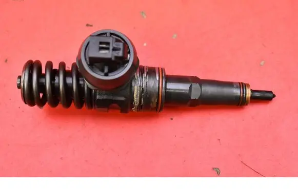 Volkswagen PASSAT B5.5 Fuel injector 038130073AJ