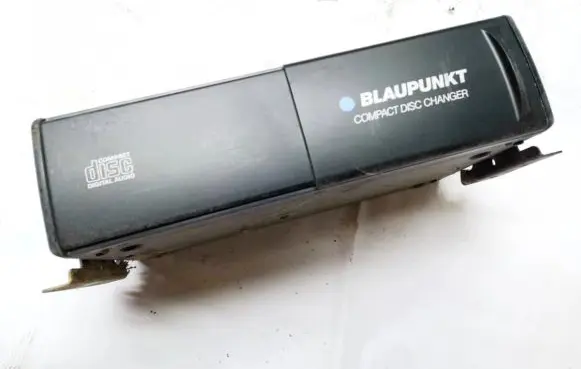 Volkswagen Golf IV CD/DVD changer 7607700001