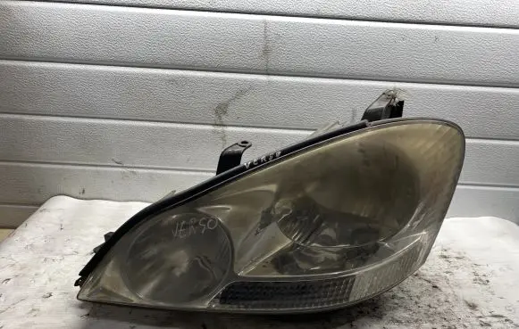 Toyota Avensis Verso Headlight/headlamp WY21W