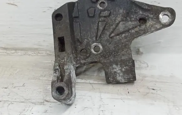 Peugeot 308 Engine mounting bracket 25365224
