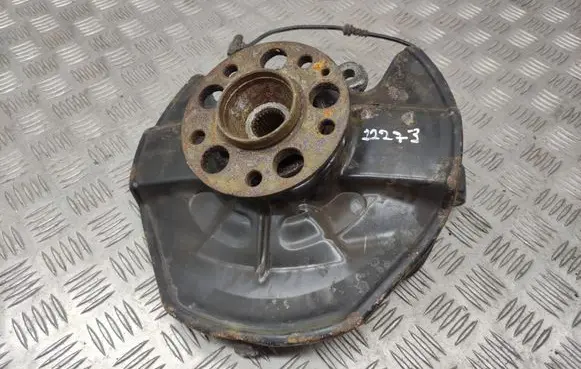 Mercedes-Benz B W245 Front wheel hub
