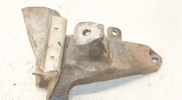 Engine mounting bracket