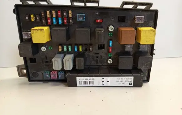 Opel Zafira B Fuse module 5DK00866838 13206754