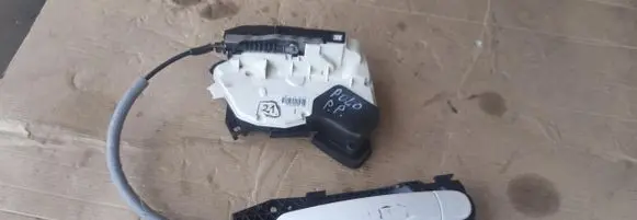Volkswagen Polo V 6R Front door lock 5N0839885H
