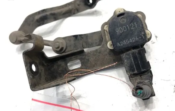 Toyota Camry VIII XV70 Headlight/headlamp level sensor 