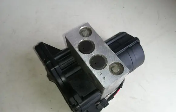 Mercedes-Benz C W202 ABS Pump A0034310312