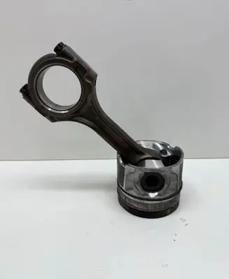 Toyota Verso Piston with connecting rod