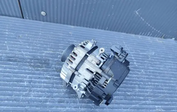 Opel Mokka B Generator/alternator 9865403280