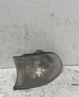 BMW 7 E38 Front indicator light 8387633