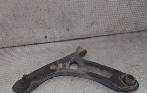 Peugeot 107 Front lower control arm/wishbone