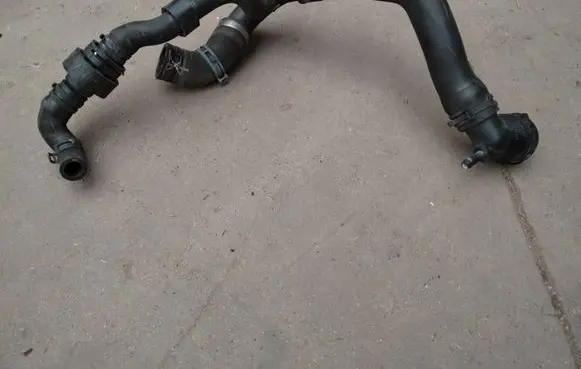 Volkswagen PASSAT B7 Engine coolant pipe/hose 3AA122101