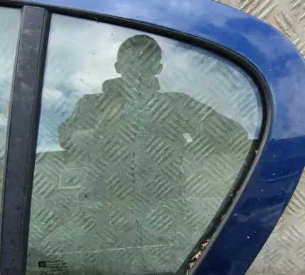 Rear vent window glass