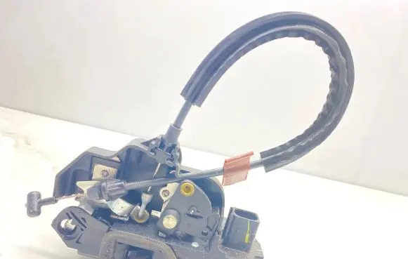 Cadillac SRX Front door lock R25843207