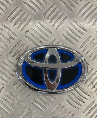 Toyota Yaris XP210 Manufacturer badge logo/emblem PK15733