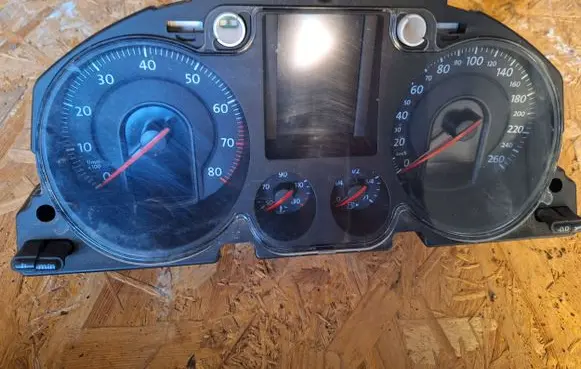 Volkswagen PASSAT B6 Speedometer (instrument cluster) 3C0920870P X0033000