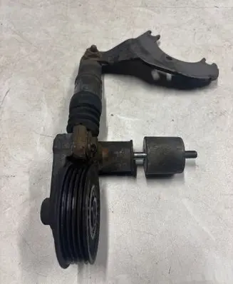 Volkswagen PASSAT B5.5 Generator/alternator belt tensioner 038903145