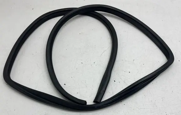 Toyota Highlander XU50 Rear door rubber seal (on body) 