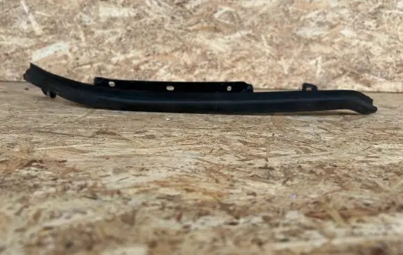 Front bumper splitter molding